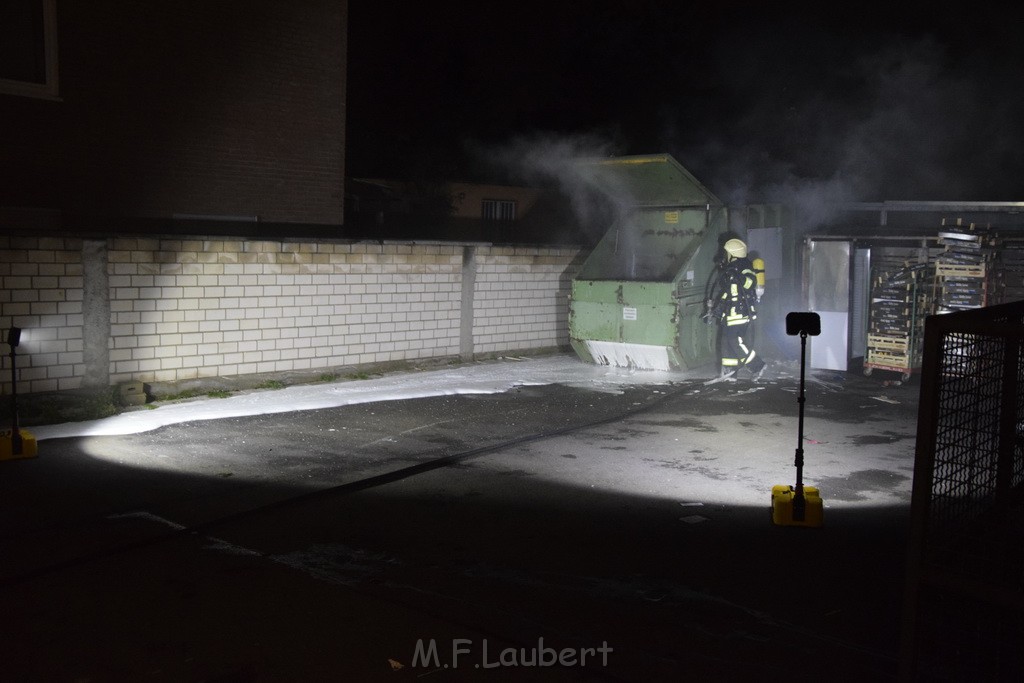 Feuer Papp Presscontainer Koeln Hoehenberg Bochumerstr P107.JPG - Miklos Laubert